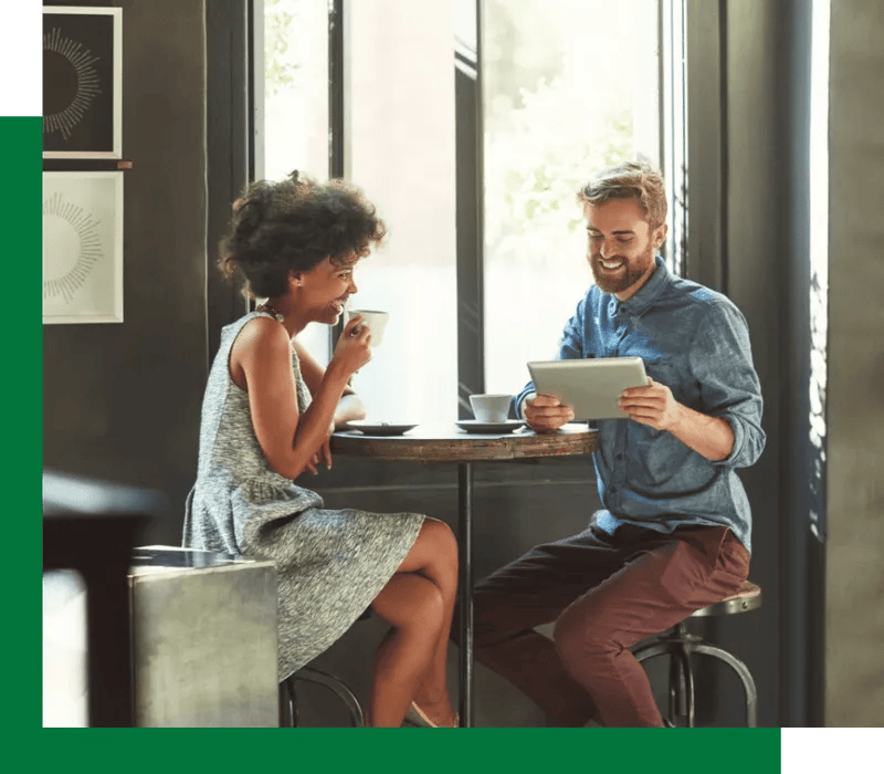 couple in coffee shop-p-800